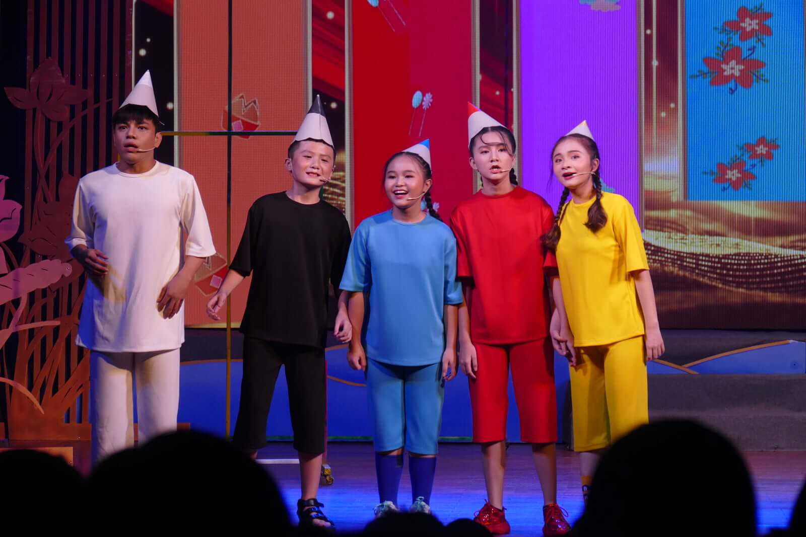 Tìm kiếm, chiêu mộ tài năng nhí yêu cải lương 4 Các em nhỏ biểu diễn tiết mục 'Những cây bút chì màu'